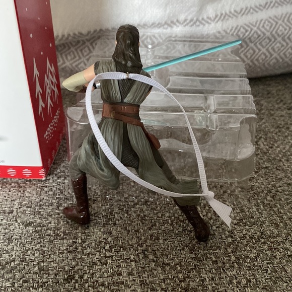 Hallmark Keepsake Star Wars Rey - Picture 4 of 7